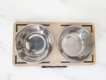 Futterbar für kleine Hunde und für Katzen